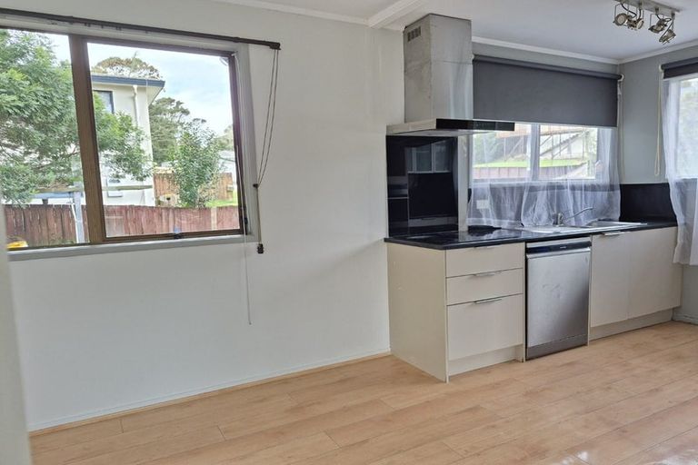 Photo of property in 6 Garner Place, Glenfield, Auckland, 0629
