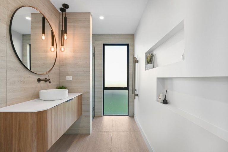 Photo of property in 37 Jack Hanley Drive, Jacks Point, Queenstown, 9371