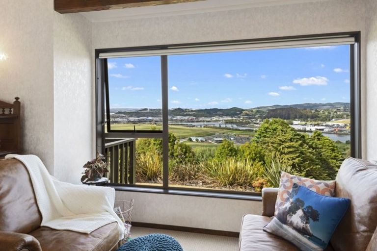 Photo of property in 27 Memorial Drive, Parahaki, Whangarei, 0112