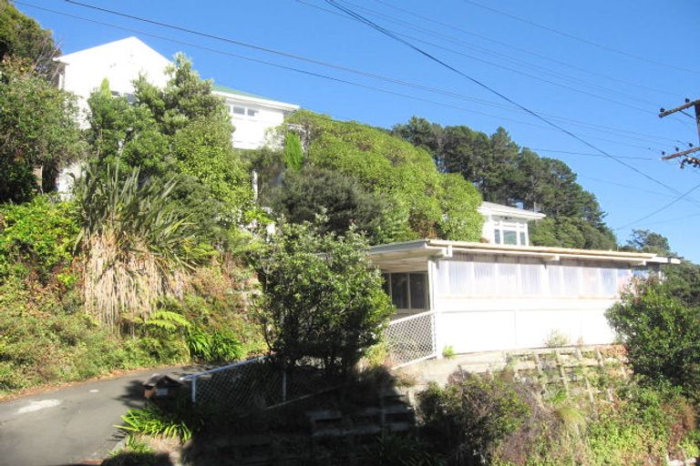 Photo of property in 32 Rona Street, Eastbourne, Lower Hutt, 5013