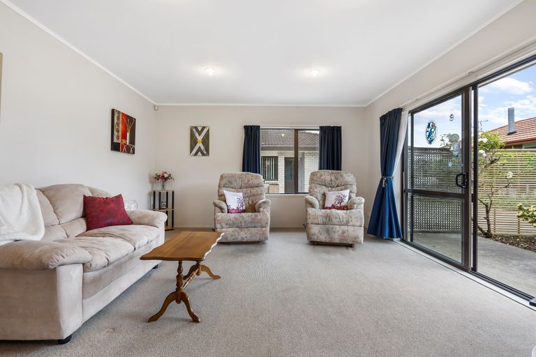 Photo of property in 96a Collingwood Road, Waiuku, 2123