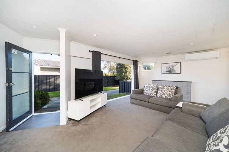 Photo of property in 22 Rhodes Drive, Kelvin Grove, Palmerston North, 4414