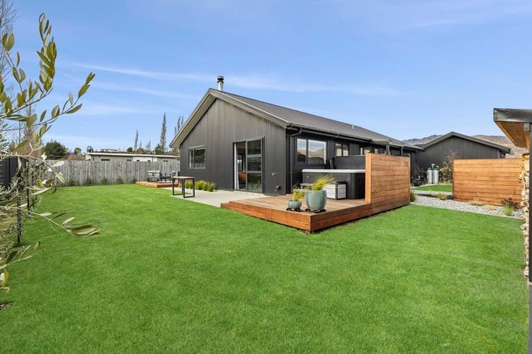 Photo of property in 5 Edna Lane, Lake Hawea, Wanaka, 9382