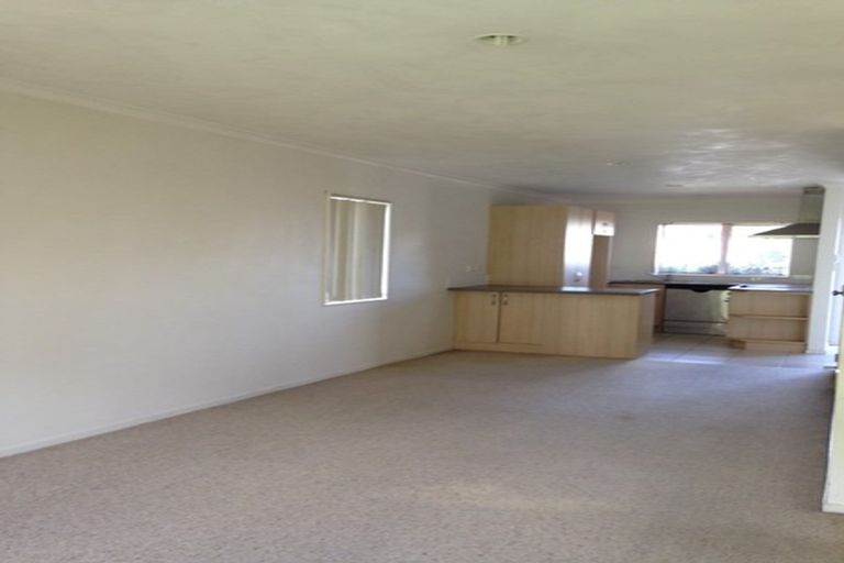 Photo of property in 35 Brashier Circle, Sunnyvale, Auckland, 0612