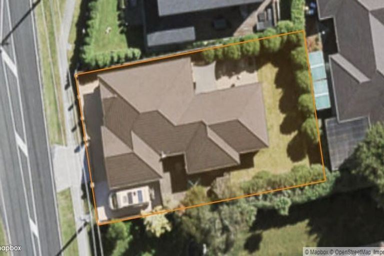 Photo of property in 108 Simpson Road, Henderson Valley, Auckland, 0614