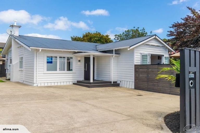 Photo of property in 20 Esmonde Road, Takapuna, Auckland, 0622