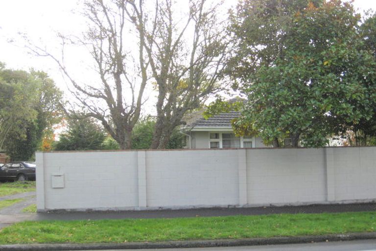 Photo of property in 104 Maidstone Road, Ilam, Christchurch, 8041