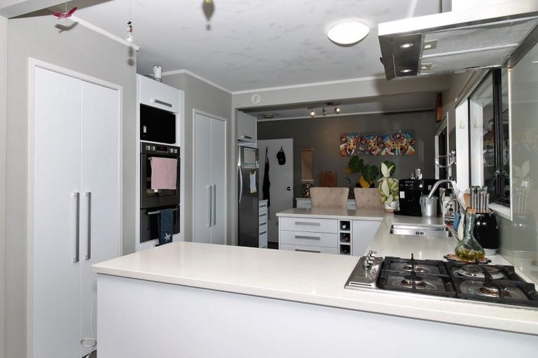 Photo of property in 8 La Perouse Street, Botany Downs, Auckland, 2010