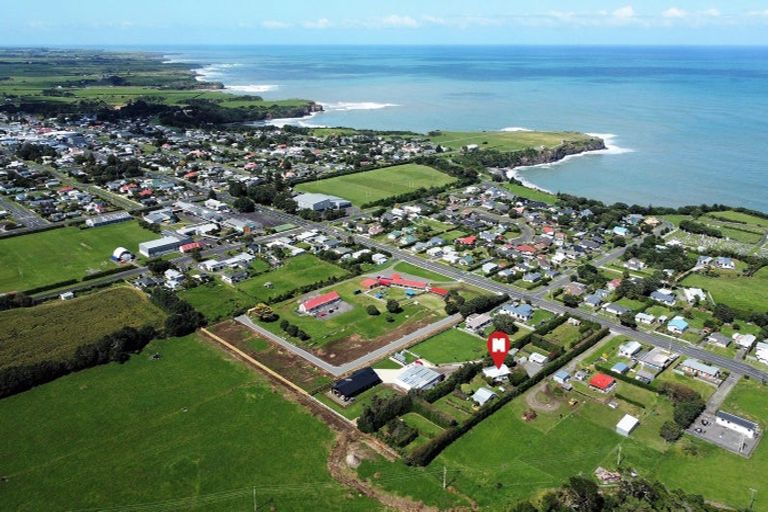 Photo of property in 183 Tasman Street, Opunake, 4616