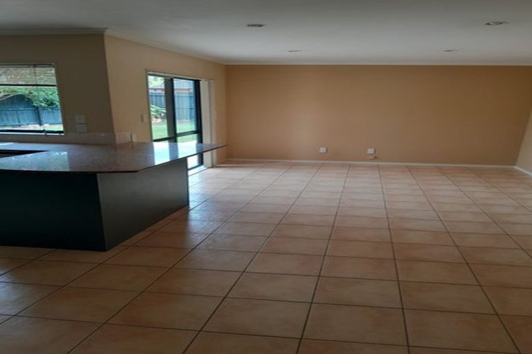 Photo of property in 6 Shankill Place, East Tamaki, Auckland, 2013