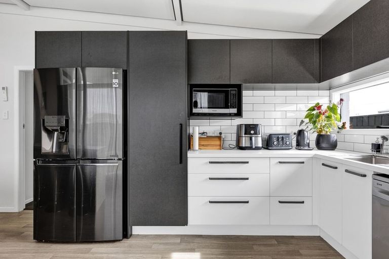 Photo of property in 24 Tukapa Street, Westown, New Plymouth, 4310