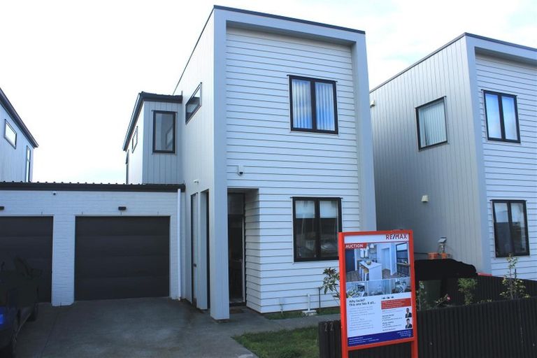 Photo of property in 22 Tapuwae Way, Mangere Bridge, Auckland, 2022