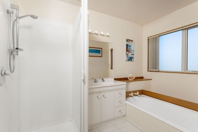 Photo of property in 8 Caversham Drive, Torbay, Auckland, 0630