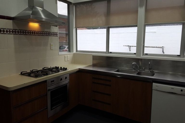 Photo of property in 76 Wai-iti Crescent, Woburn, Lower Hutt, 5010