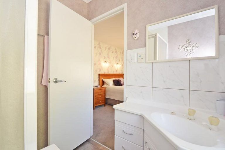 Photo of property in 14 Wairata Place, Te Atatu South, Auckland, 0610