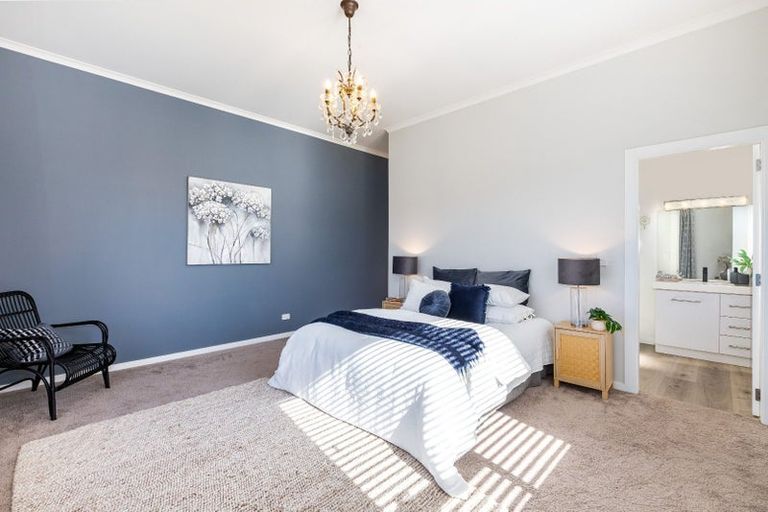 Photo of property in 21 Mcewen Crescent, Riverstone Terraces, Upper Hutt, 5018