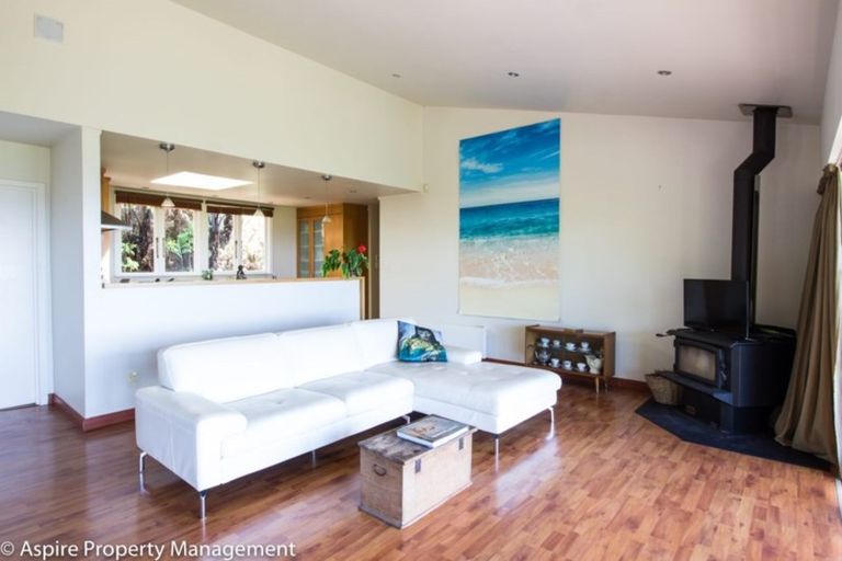 Photo of property in 505 Scenic Drive, Waiatarua, Auckland, 0612