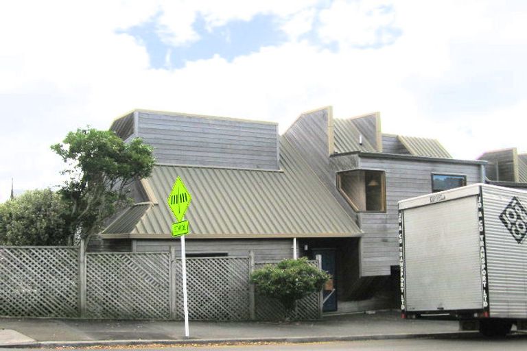Photo of property in 112a Britomart Street, Berhampore, Wellington, 6023