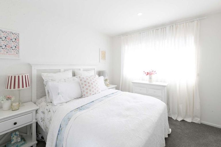 Photo of property in 90c Seymour Road, Sunnyvale, Auckland, 0612