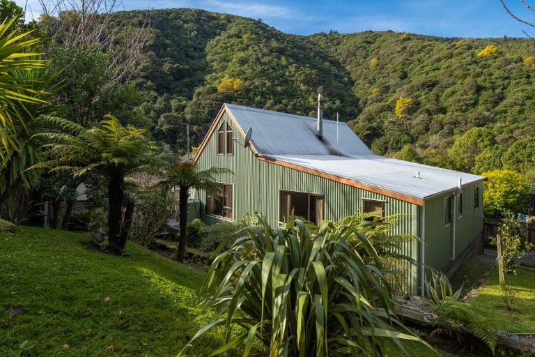 Photo of property in 17 Garden Terrace, Picton, 7220