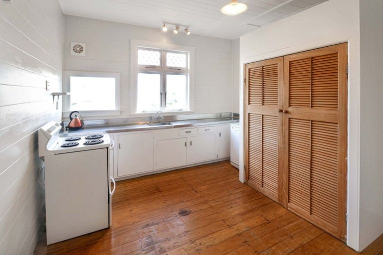 Photo of property in 39 Happy Valley Road, Owhiro Bay, Wellington, 6023