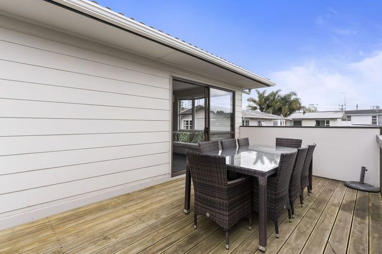Photo of property in 234 Triangle Road, Massey, Auckland, 0614