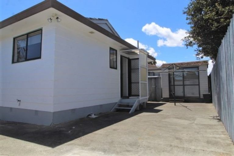 Photo of property in 1/194 Te Irirangi Drive, Flat Bush, Auckland, 2023