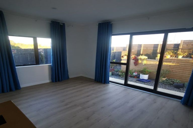 Photo of property in 33 Kotuitui Drive, Wainui, Silverdale, 0992