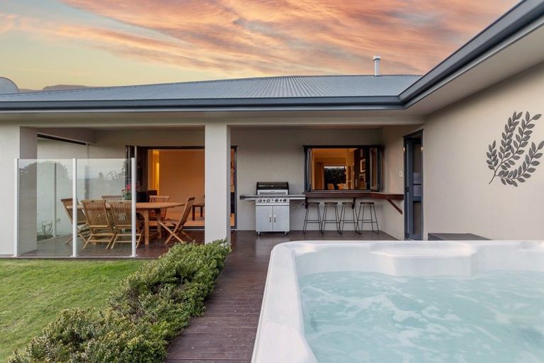 Photo of property in 6 Carpentras Way, Nukuhau, Taupo, 3330