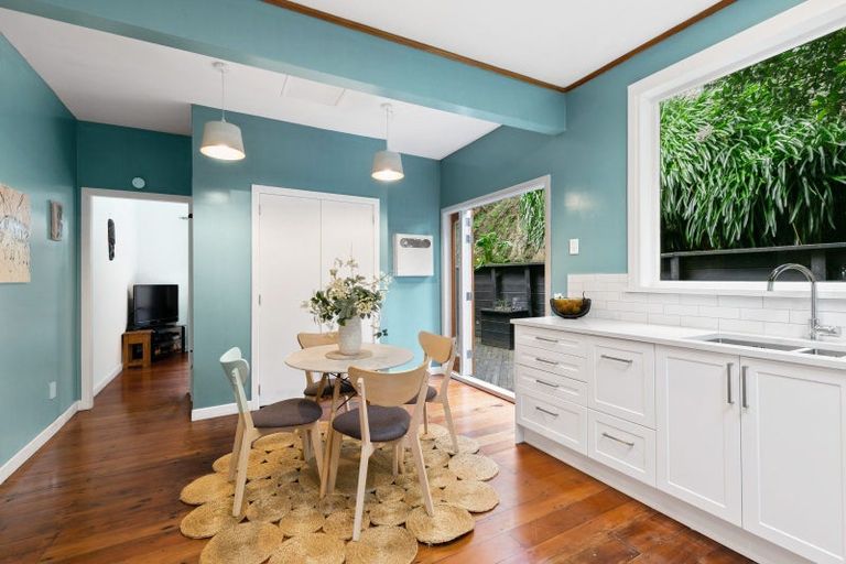 Photo of property in 4 Curtis Street, Northland, Wellington, 6012