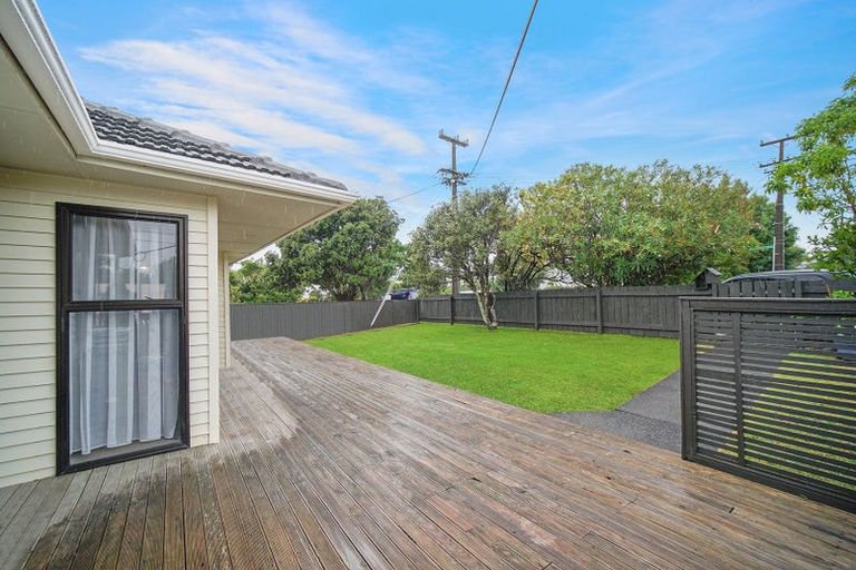 Photo of property in 6 Cobham Crescent, Kelston, Auckland, 0602