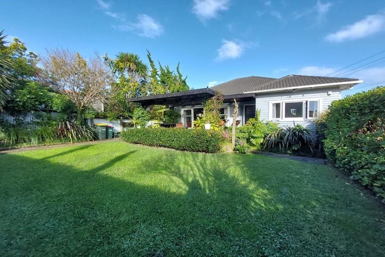 Photo of property in 334a West Coast Road, Glen Eden, Auckland, 0602