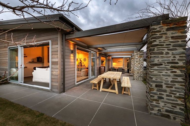 Photo of property in 16 Edgewood Place, Wanaka, 9305