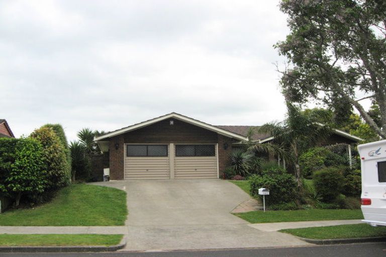 Photo of property in 142 Walter Strevens Drive, Conifer Grove, Takanini, 2112