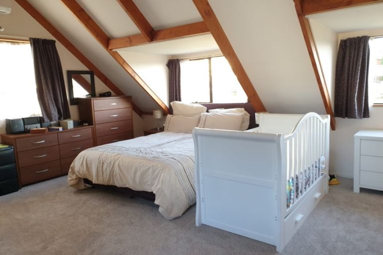 Photo of property in 16 Goldfinch Rise, Unsworth Heights, Auckland, 0632