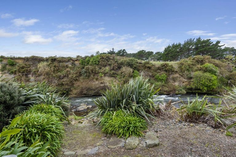 Photo of property in 18 Kawei Road, Ohawe, Hawera, 4671
