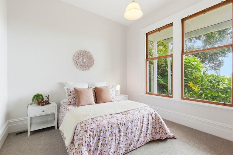 Photo of property in 16 Talavera Terrace, Kelburn, Wellington, 6012