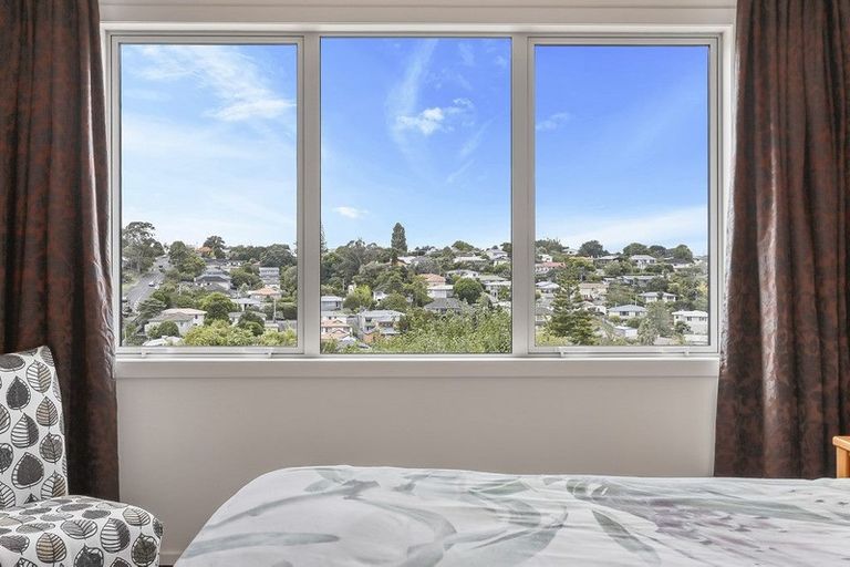 Photo of property in 10 Knightsbridge Drive, Forrest Hill, Auckland, 0620