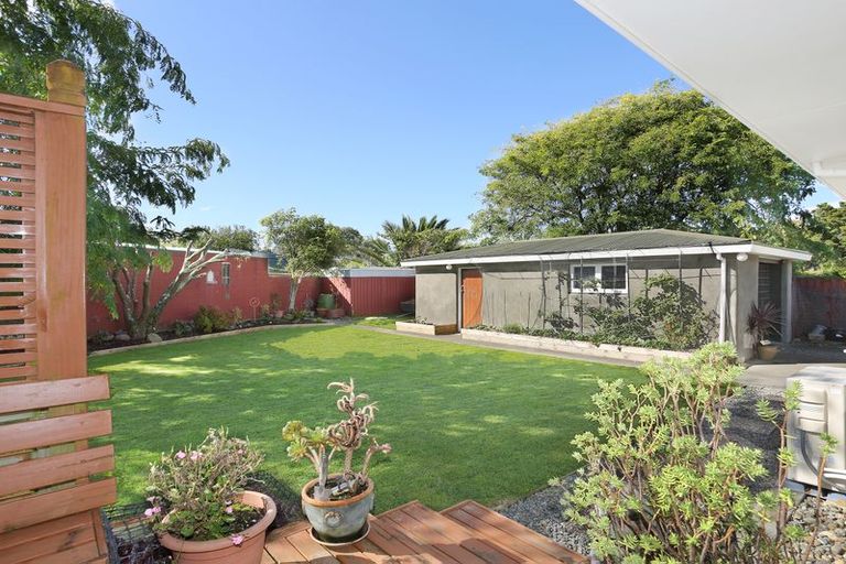 Photo of property in 7 Droylsden Place, Palmerston North, 4410