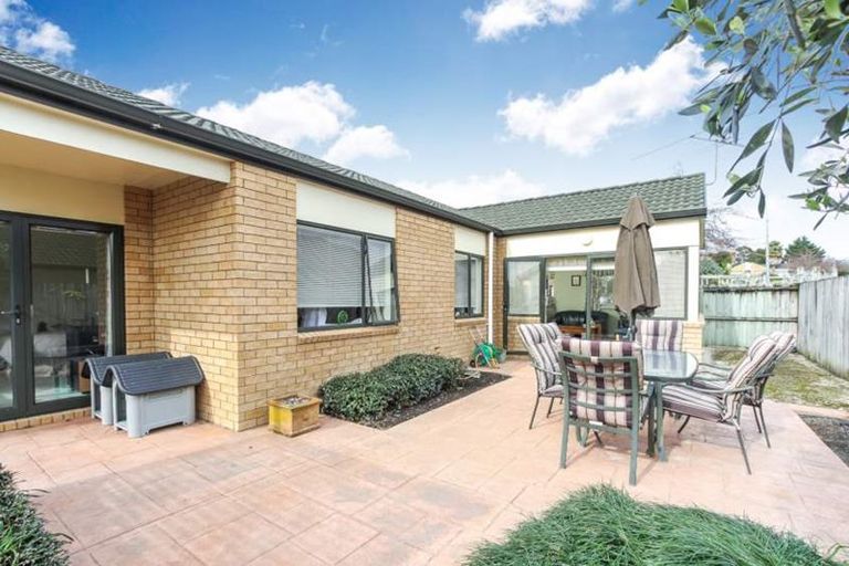 Photo of property in 35 Blueridge Close, Sunnyvale, Auckland, 0612