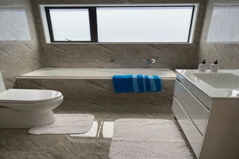 Photo of property in 10 Tapuwae Way, Mangere Bridge, Auckland, 2022