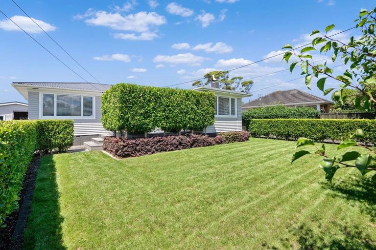 Photo of property in 5 Wallace Road, Mangere Bridge, Auckland, 2022