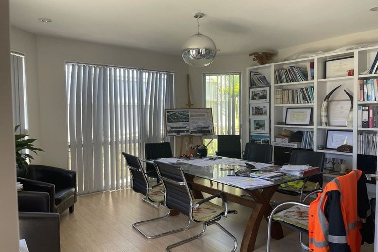 Photo of property in 109 Medallion Drive, Oteha, Auckland, 0632