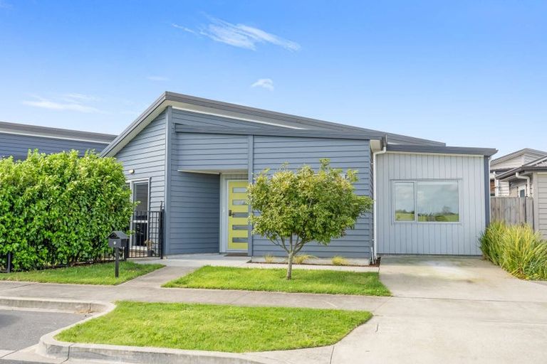 Photo of property in 9 Katipo Road, Takanini, 2112