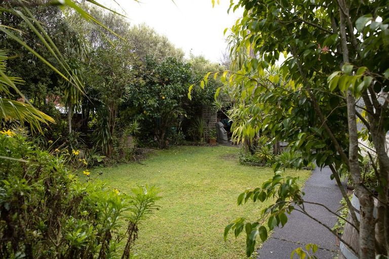 Photo of property in 3/23a Eversleigh Road, Belmont, Auckland, 0622