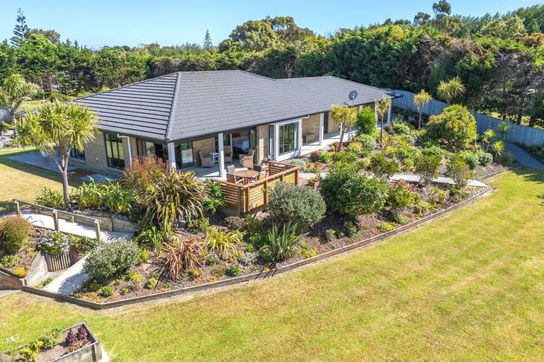 Photo of property in 34 Titoki Road, Waikanae Beach, Waikanae, 5036