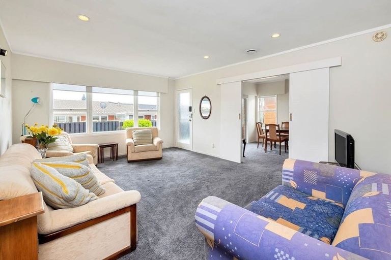 Photo of property in 2/4 Waterloo Road, Milford, Auckland, 0620