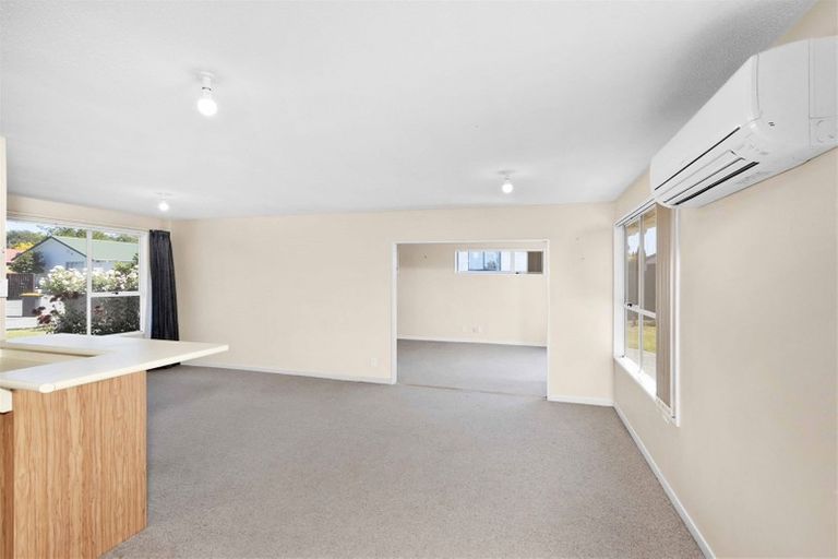Photo of property in 16 Kruse Place, Redwood, Christchurch, 8051