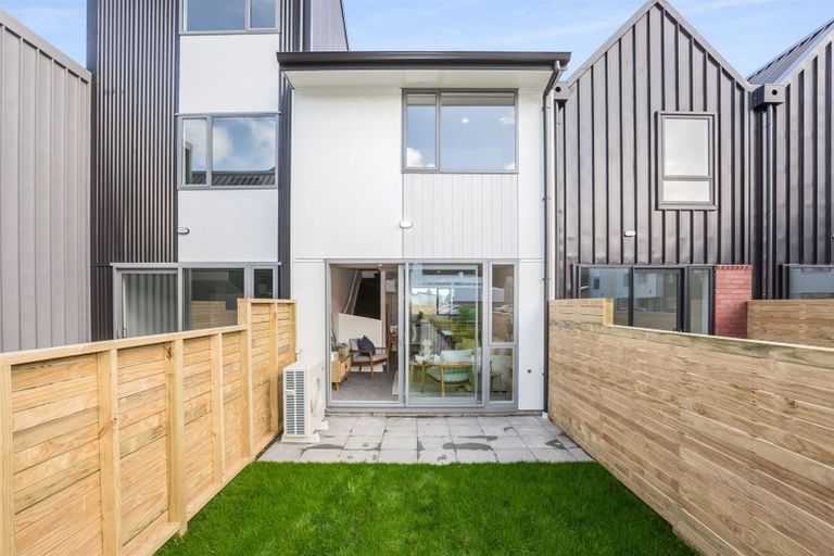 Photo of property in 21 John Street, Stokes Valley, Lower Hutt, 5019