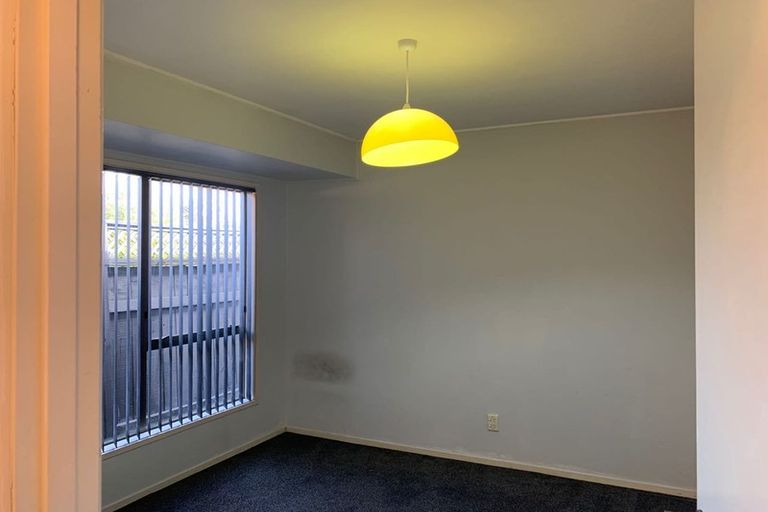 Photo of property in 8 Cromdale Avenue, Highland Park, Auckland, 2010
